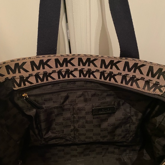Michael Kors Weekender Tote! - Picture 4 of 4
